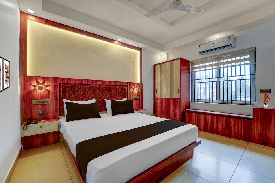 Super Townhouse Cochin Airport Formerly Skyluxe, Ankamaly Airport Kochi, Kochi