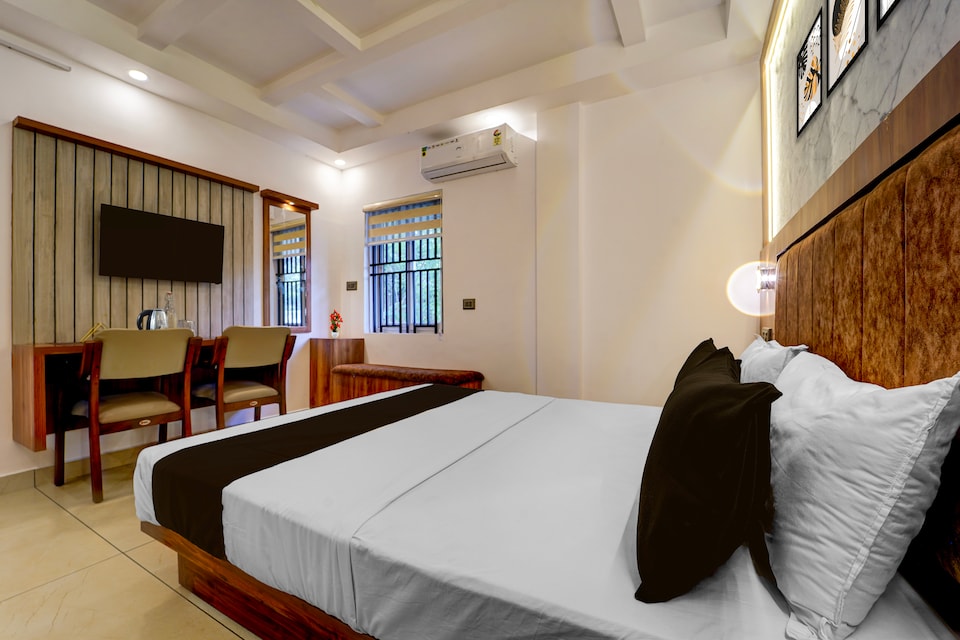 Super Townhouse Cochin Airport Formerly Skyluxe, Ankamaly Airport Kochi, Kochi