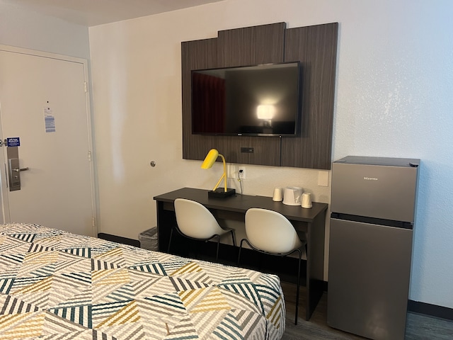 1 King Bed | Non-Smoking, Kitchen