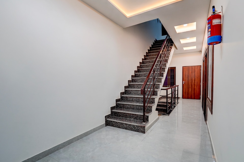 Super OYO Hotel O Civil lines Bareilly Formerly Neelam Inn, Civil Lines Bareilly, बरेली
