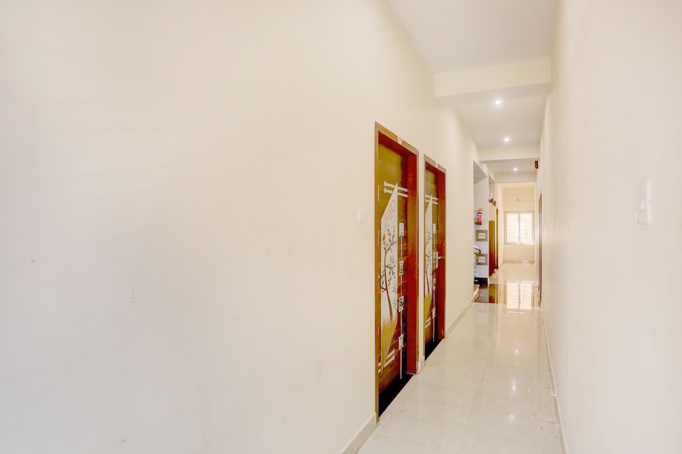 Hotel O AADRITI RESIDENCY, Chandrasekharpur, Bhubaneswar