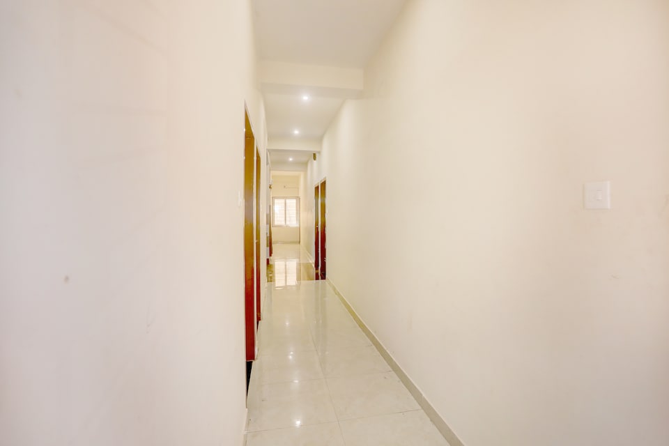 Hotel O AADRITI RESIDENCY, Chandrasekharpur, Bhubaneswar