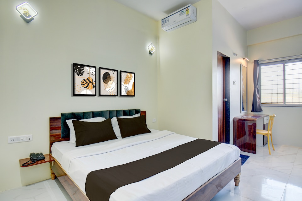 Hotel O Amrut Lodge, Hadapsar Pune, Pune