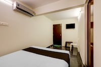 Collection O Perungulattur Railway Station Formerly Sri Varahi Inn