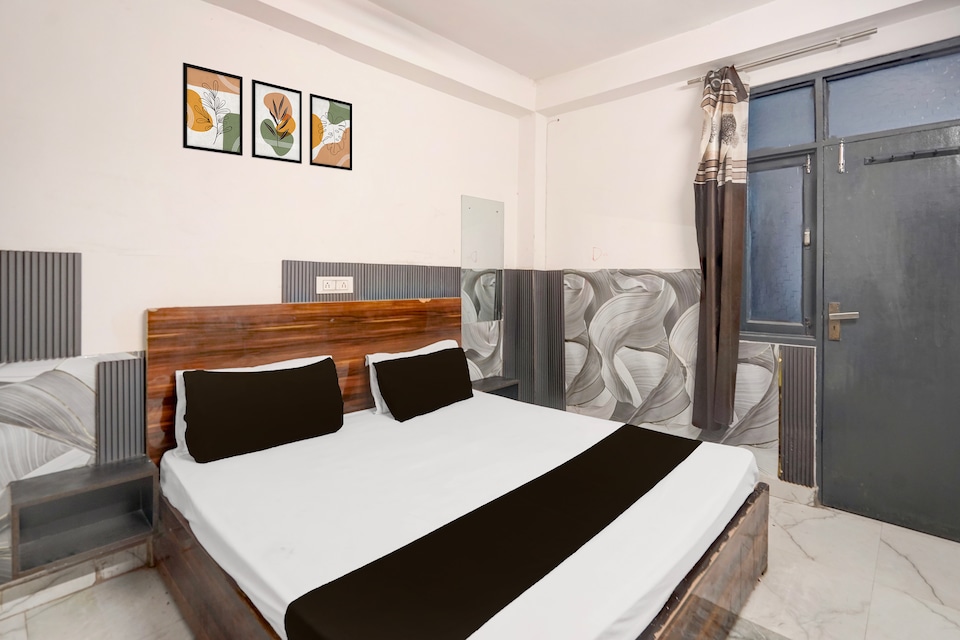 Hotel O Signature Village Guest House , North Delhi, Delhi