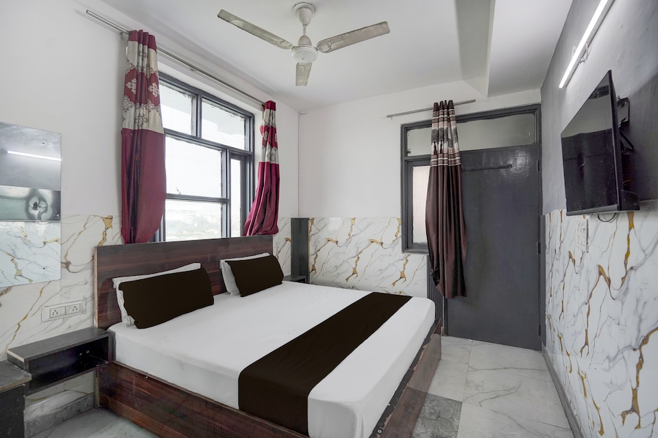 Hotel O Signature Village Guest House , North Delhi, Delhi