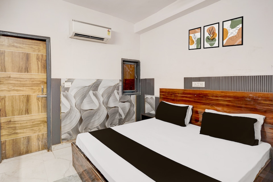 Hotel O Signature Village Guest House , North Delhi, Delhi