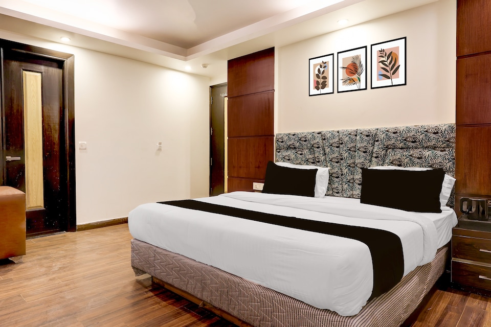 Super Townhouse Oak New Delhi Central Railway Junction Formerly Uppal International, Paharganj Delhi, Delhi