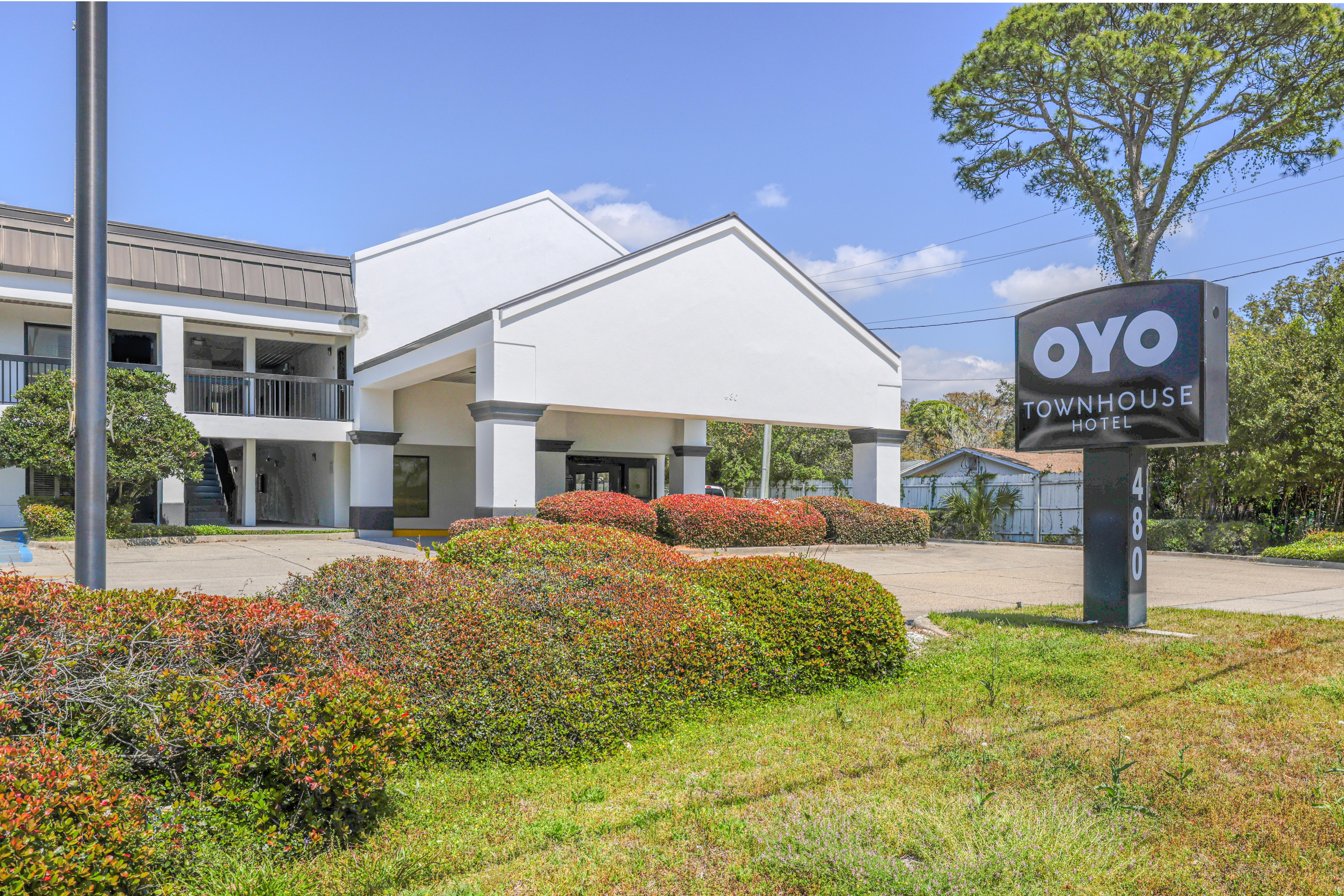 OYO Townhouse Mary Esther Florida managed by STA Hospitality