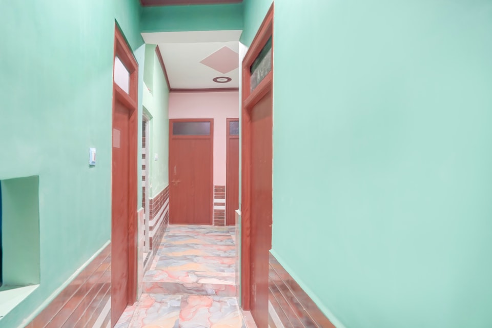 Hotel O Awara Grand Palace, Lalganj Ajhara, Lalganj Ajhara