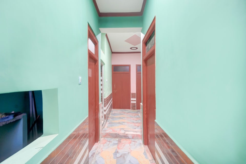 Hotel O Awara Grand Palace, Lalganj Ajhara, Lalganj Ajhara