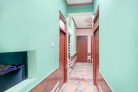 Hotel O Awara Grand Palace