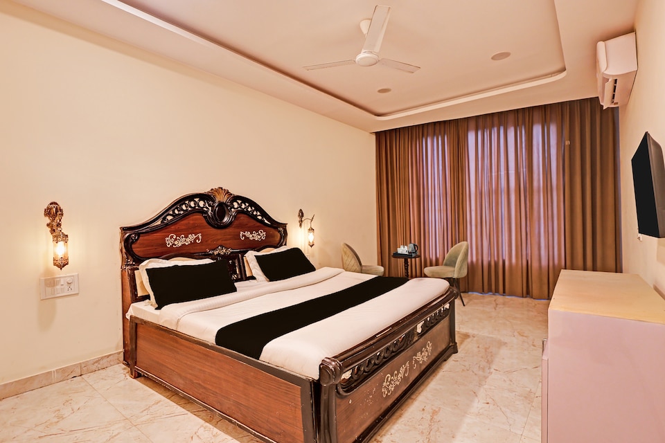  Townhouse Rau Circle Formerly Hotel U Turn & Restaurant, Rajender Nagar, Indore