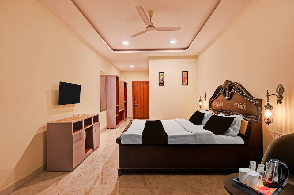  Townhouse Rau Circle Formerly Hotel U Turn & Restaurant, Rajender Nagar, Indore