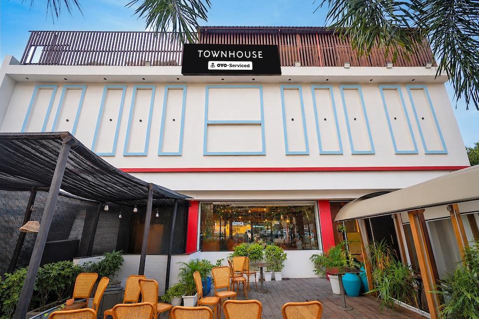  Townhouse Rau Circle Formerly Hotel U Turn & Restaurant, Rajender Nagar, Indore