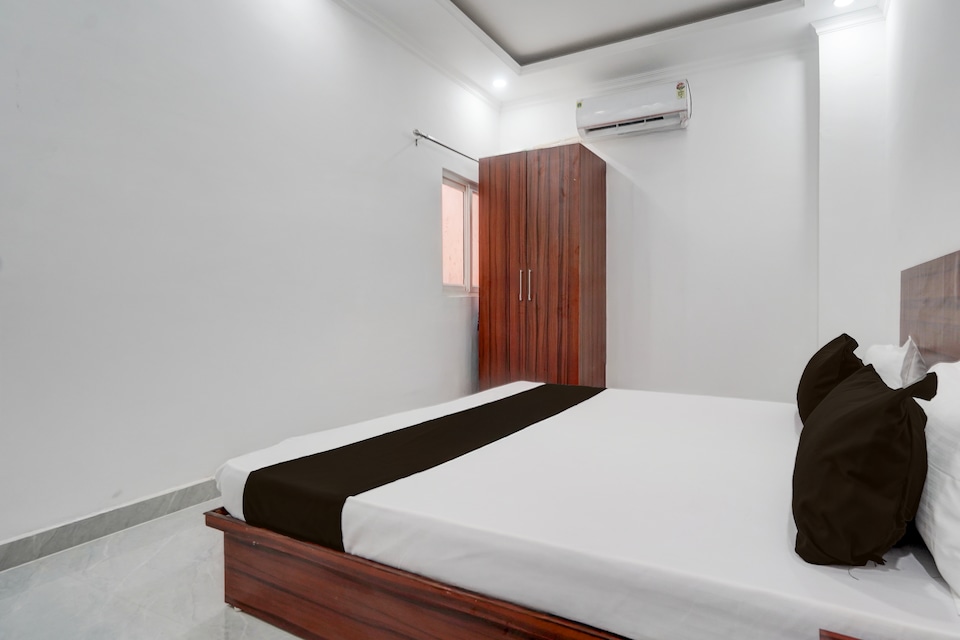 SPOT ON DARSHAN PALACE, Ayodhya, Ayodhya