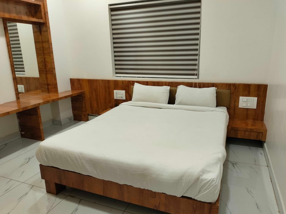 Hotel O New anugraha deluxe, Bendoorwell Mangalore, Mangalore