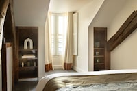 POP Palais Bourbon Hotel