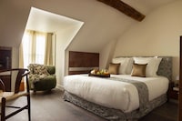 POP Palais Bourbon Hotel