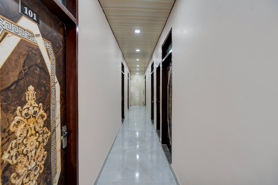 Hotel O  MIDWAY TAJ HOME STAY , Shilpgram, Agra