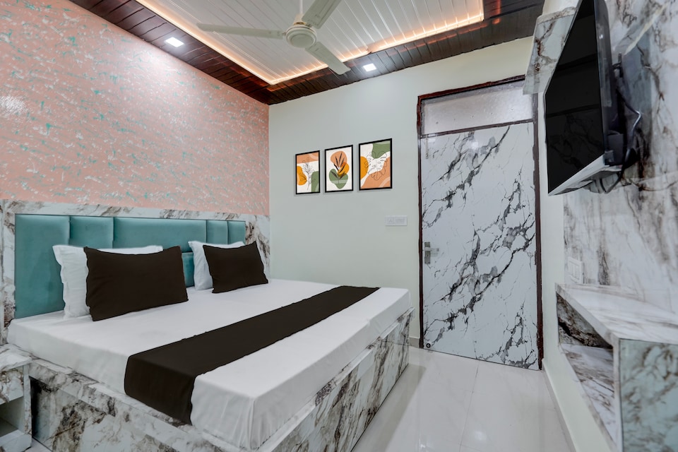 SPOT ON Midway Taj Home Stay , Shilpgram, Agra