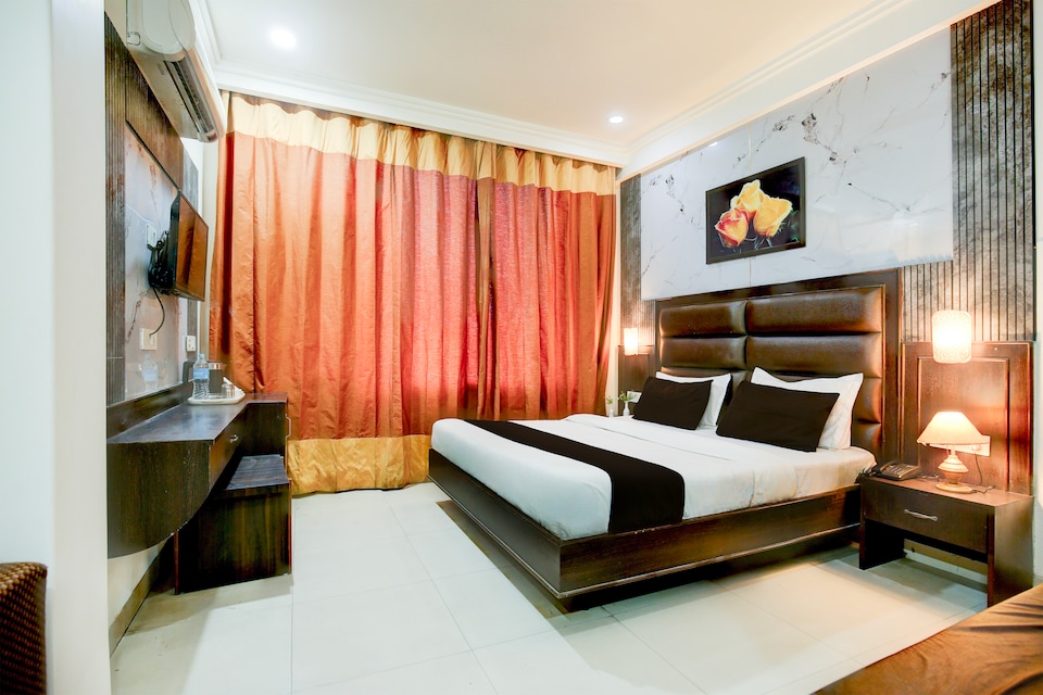 Hotel O dee intercontinental , Golden Temple Road Amritsar, Amritsar