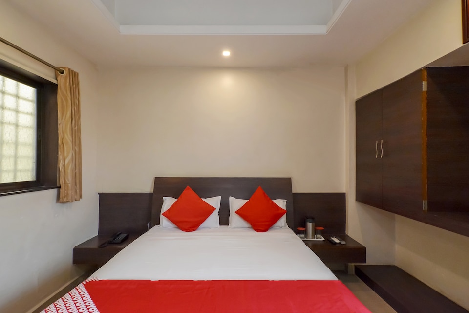 OYO 2453 Hotel Mangesh Plaza, Kolhapur, Kolhapur