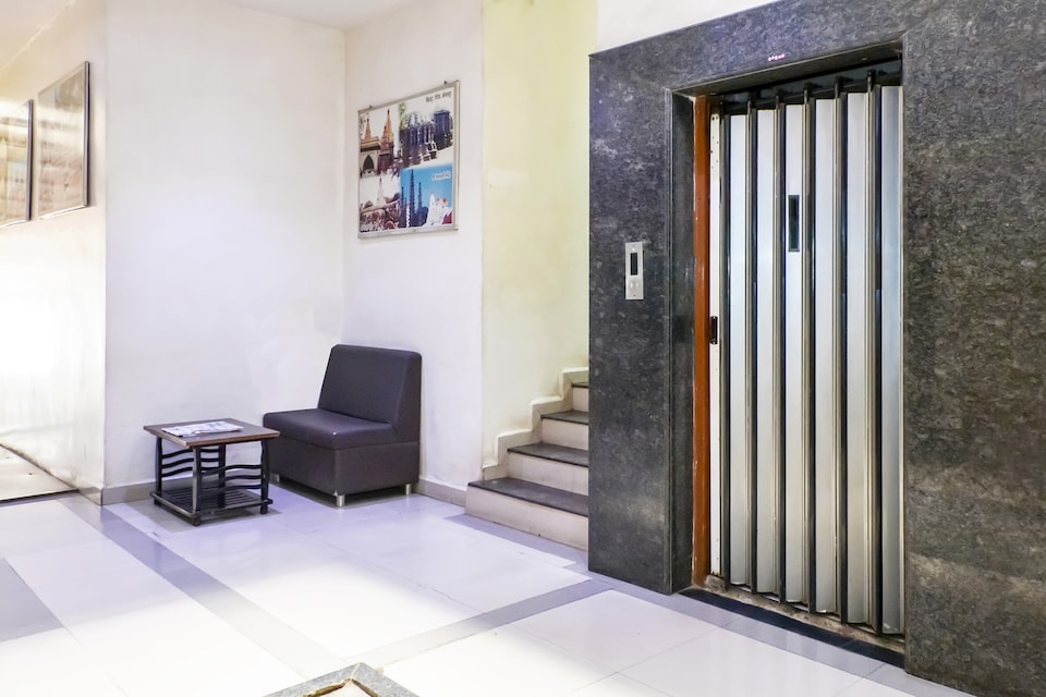 OYO 2453 Hotel Mangesh Plaza, Kolhapur, Kolhapur