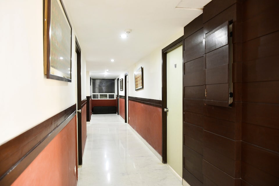 Hotel O Green Lotus, Airport Delhi, Delhi Transit