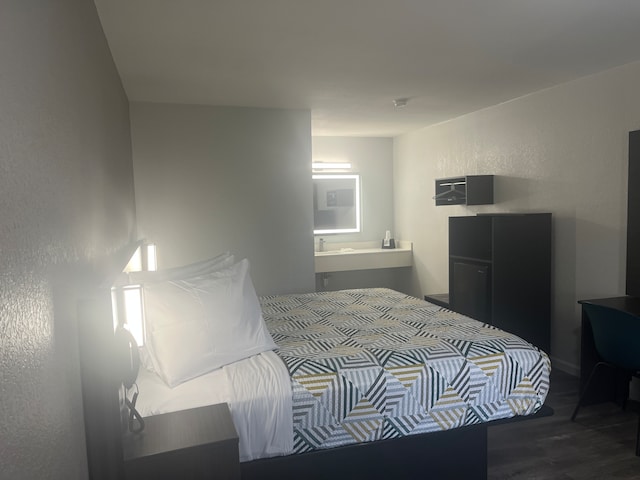 1 King Bed | Smoking, Micfridge