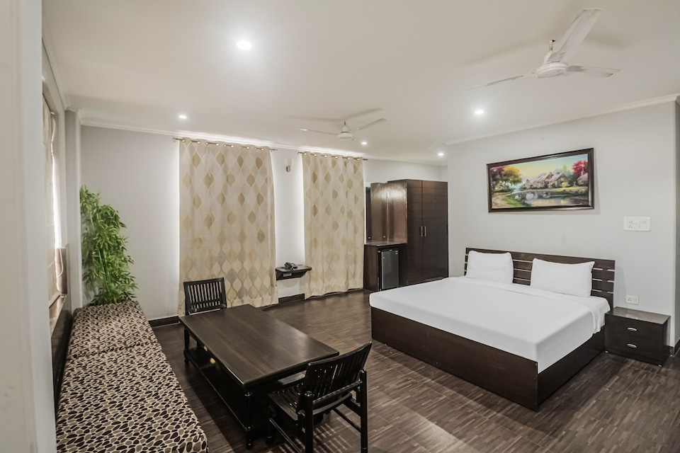 Hotel O Sumedha Elegance, Medanta, Gurgaon