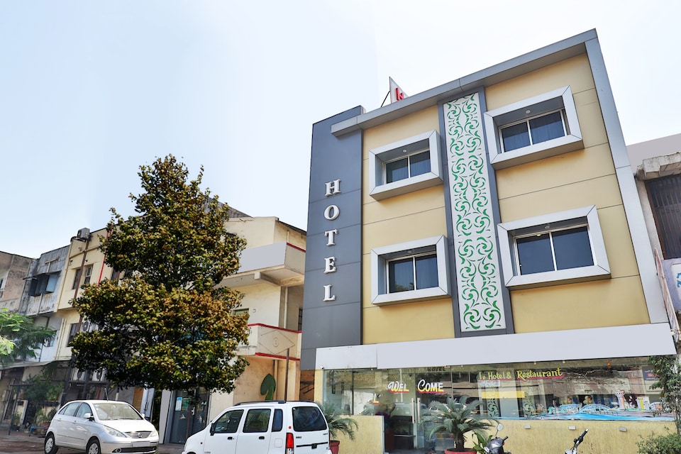 OYO 2466 Laljis Hotel, Ahmedabad Railway Station, Ahmedabad