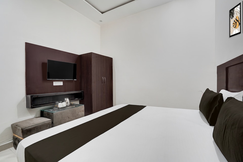 Hotel O Shree Guru Kanha Vaishno Dham, Banke Bihari Mandir Vrindavan, Vrindavan