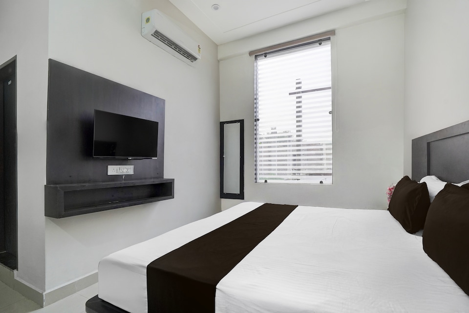 Hotel O Shree Guru Kanha Vaishno Dham, Banke Bihari Mandir Vrindavan, Vrindavan