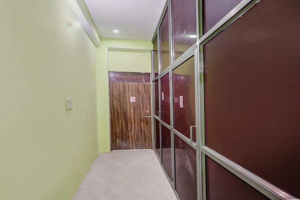 SPOT ON Yatri Nivas Hotel, Rambagh Allahabad, Prayagraj