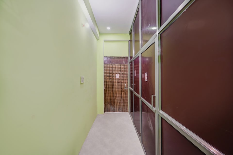 SPOT ON Yatri Nivas Hotel, Rambagh Allahabad, Prayagraj