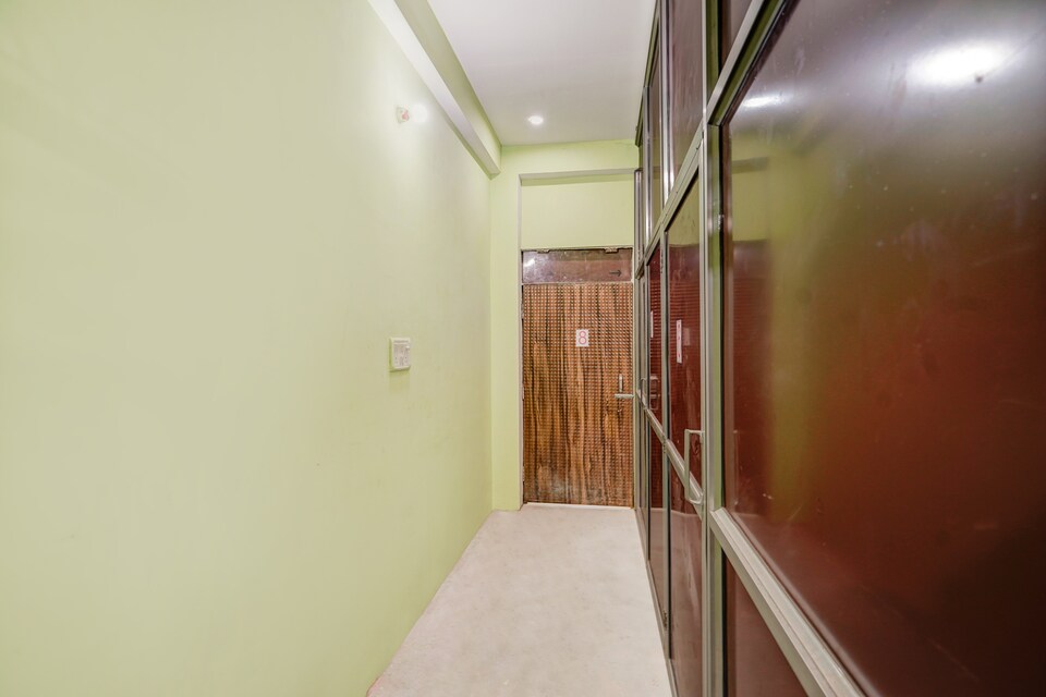 SPOT ON Yatri Nivas Hotel, Rambagh Allahabad, Prayagraj