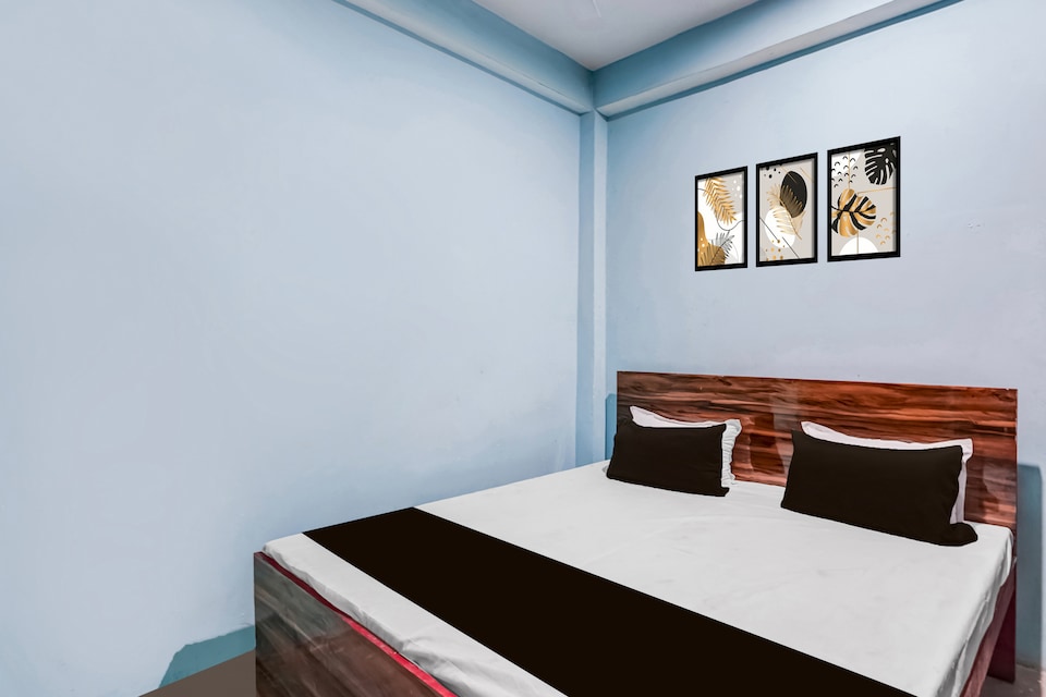 SPOT ON Yatri Nivas Hotel, Rambagh Allahabad, Prayagraj