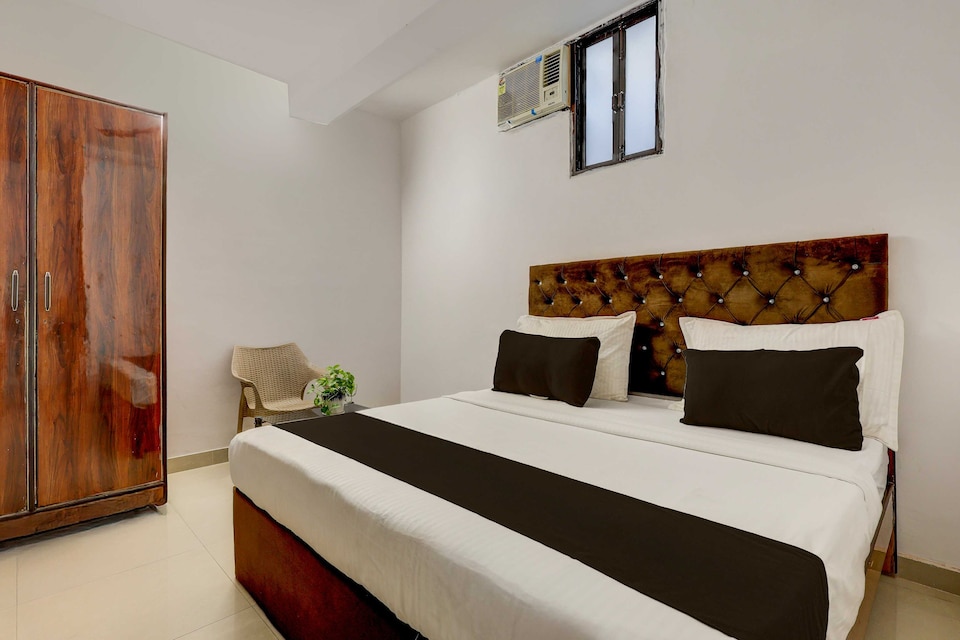 Townhouse Preet Vihar Delhi, Anand Vihar Delhi, Delhi