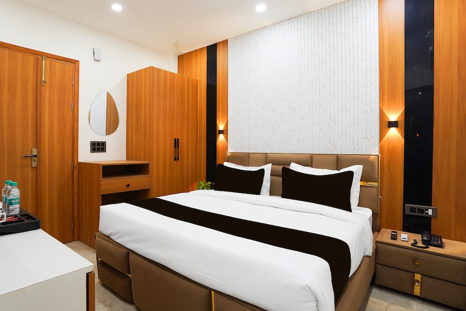 Townhouse Preet Vihar Delhi, Anand Vihar Delhi, Delhi