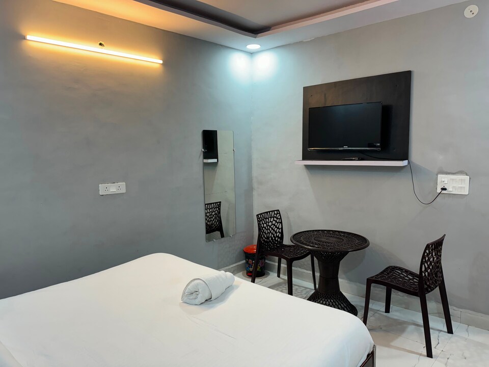 Townhouse Preet Vihar Delhi, Anand Vihar Delhi, Delhi