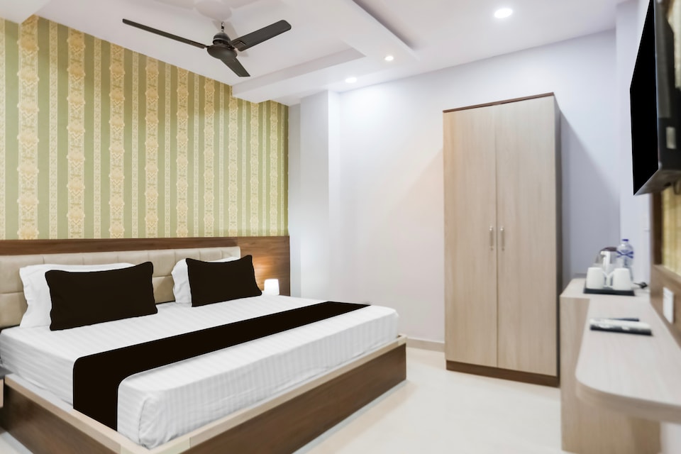 Hotel O Shree Vishwanath , Godowlia, Varanasi