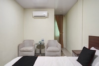 Collection O near Harbour Bay Mall formerly Kansa Hotel