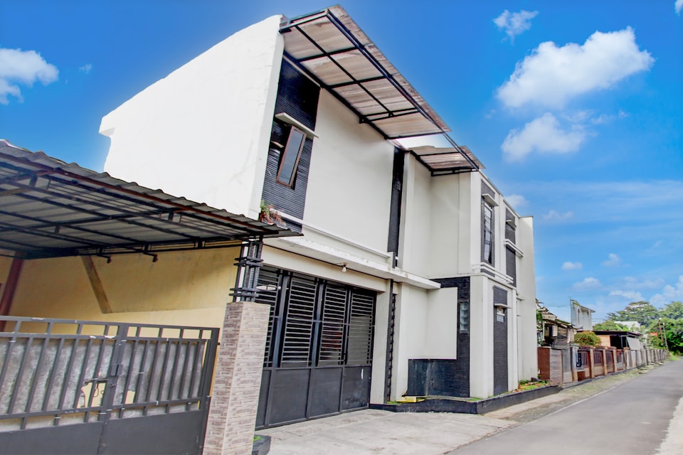 Dancenter Asri Guest House, Purwokerto, Purwokerto