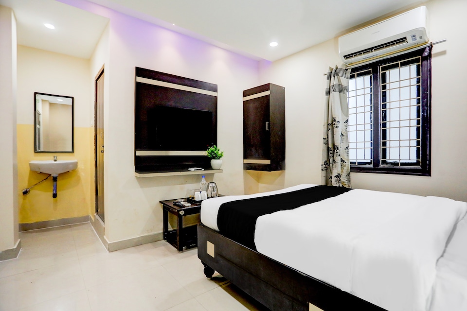 Super Hotel O Rajahmundry Central Railway Station Formerly Sanjeevi Residency, Rajahmundry, Rajahmundry