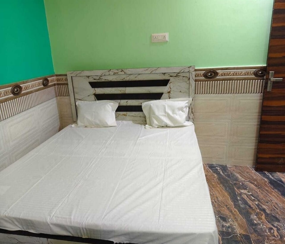 SPOT ON Hotel The Urgent, Mirhachi, Mirhachi