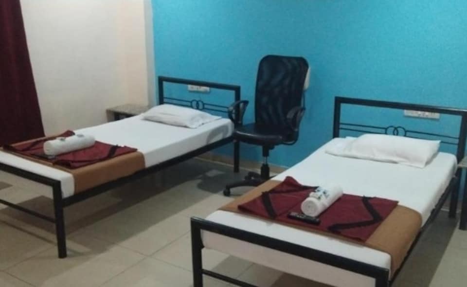 SPOT ON Hotel Golden, Azampur, Azampur