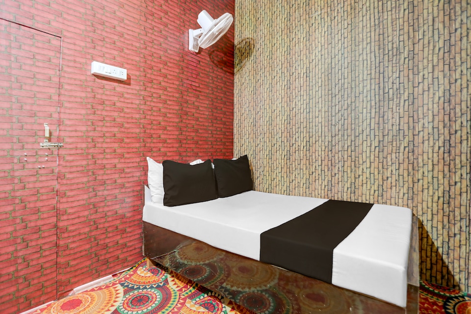 SPOT ON Star Inn, Jhusi, Prayagraj