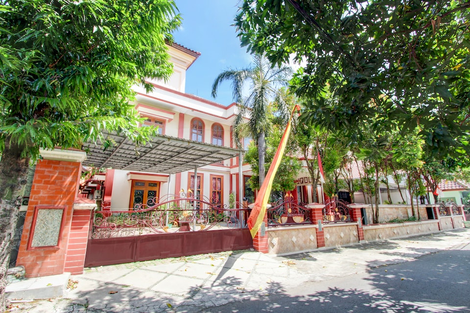 Dancenter Azifa Inn, Solo, Solo