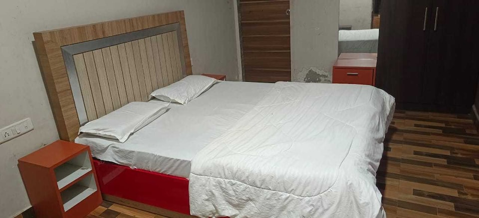 Hotel Holiday, Shikendrabad, Shikendrabad